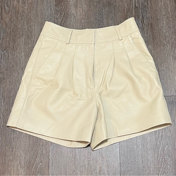 Nasty Gal Leather Pleated Tailored Shorts Ecru Size 2 - Picture 2 of 3